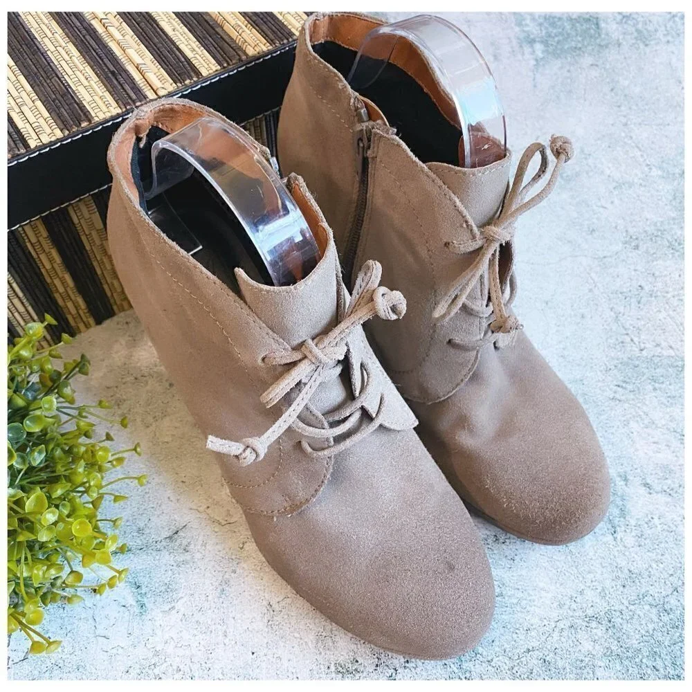 Dolce Vita "Pace" Tan Suede Booties Wedge Heel Lace-Up Women's Size 9.5 - Picture 4 of 10